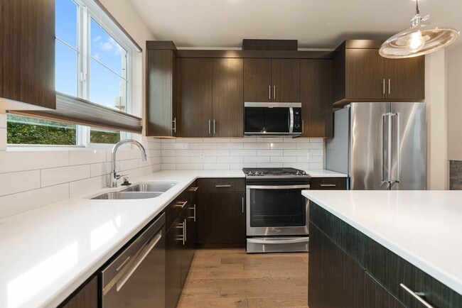 Building Photo - 4326 NE 3rd St