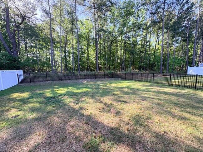 Building Photo - Welcome To Heritage New River Side