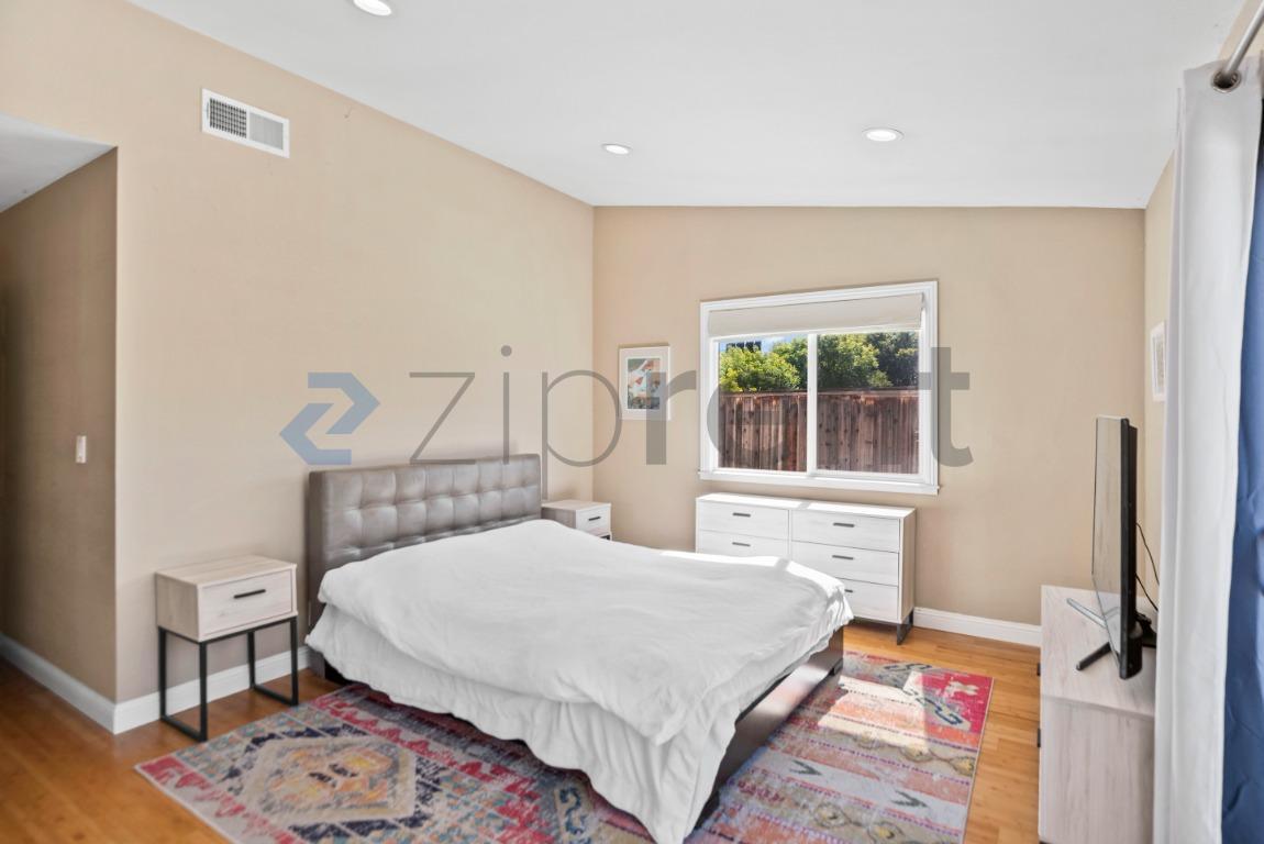 Building Photo - Unit