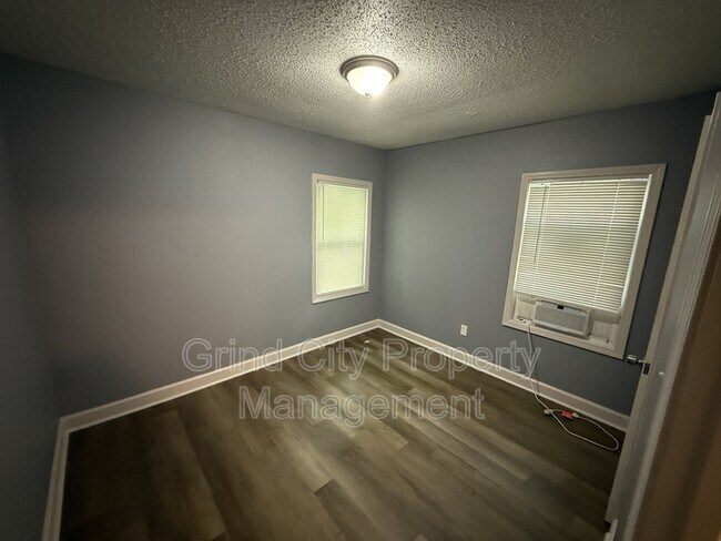 Building Photo - 3067 Princeton Ave