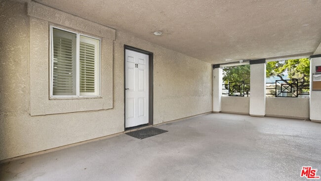 Building Photo - 420 Riverdale Dr