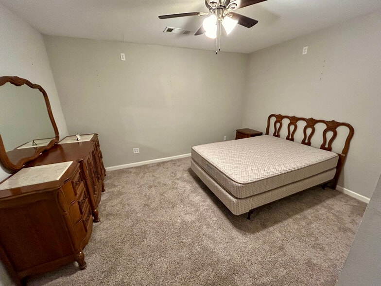 Building Photo - 8 Guindola Way