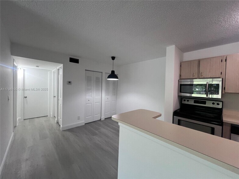 Building Photo - 10733 Cleary Blvd