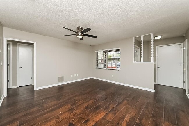 Building Photo - 1406 Cromwell Dr