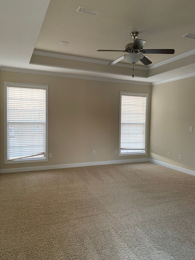 Building Photo - 113 Stonehedge Dr
