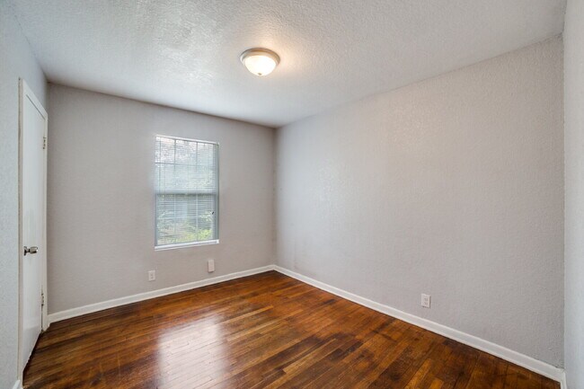 Building Photo - 114 Oxford Dr