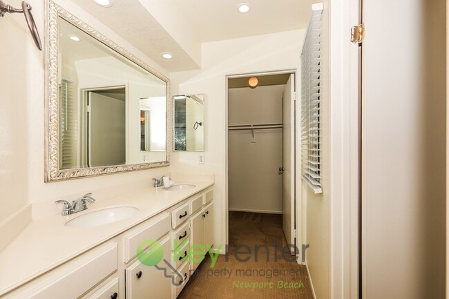 Building Photo - Beautiful Mission Viejo Townhome - Highland Park Community