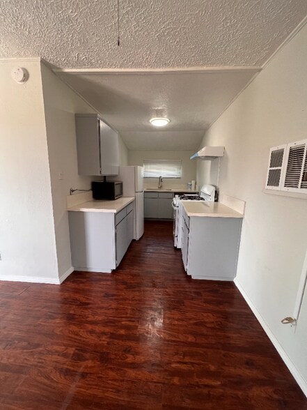 Building Photo - 37632 Yermo Rd