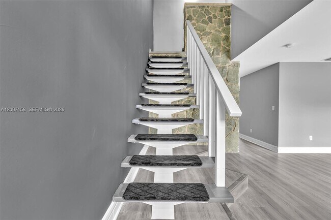 Building Photo - 14212 NE 4th Ave