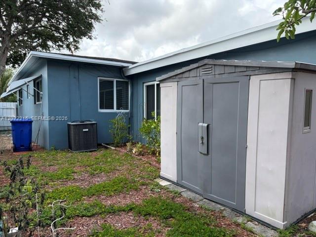 Building Photo - 6215 SW 20th St