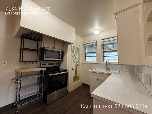 Building Photo - 7134 N Albina Ave