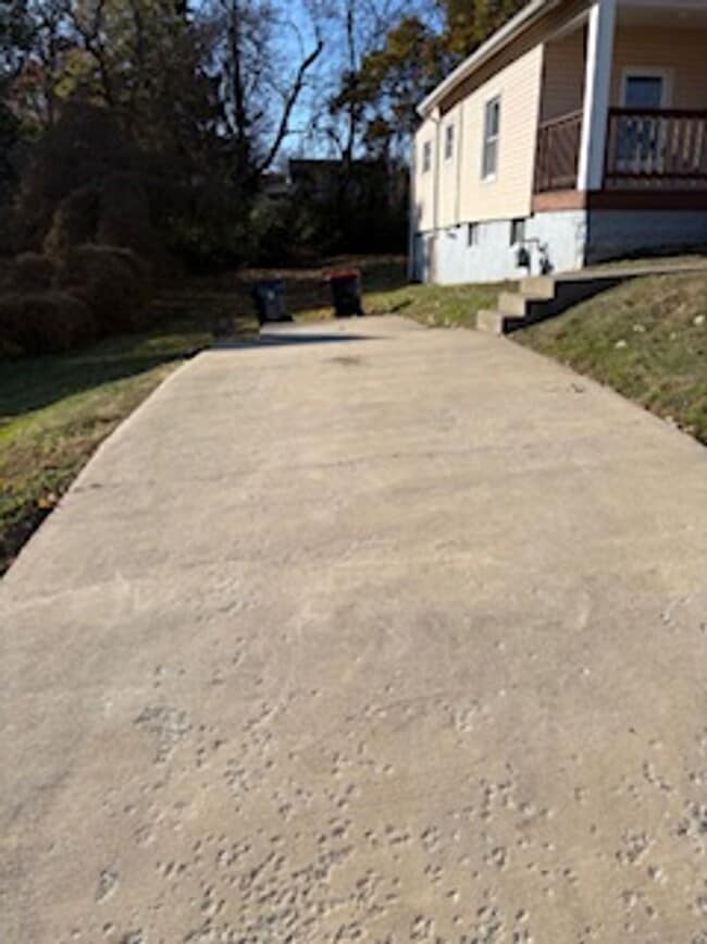 Building Photo - 2 Bedroom 1 Bathroom Home Available Now