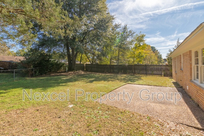 Building Photo - 8254 Elmbrook Dr