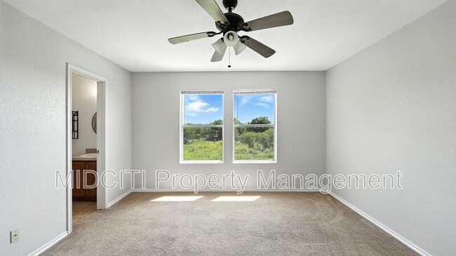 Building Photo - 209 Hinge Loop