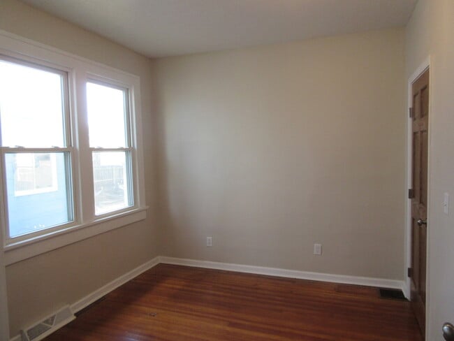 Building Photo - 2409 Deming Ave