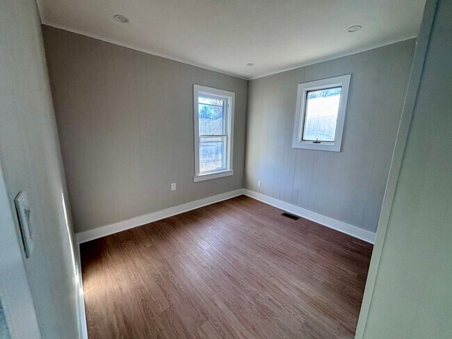 Building Photo - Freshly Renovated 8-Bedroom Home with Large Driveway – Ewing, NJ