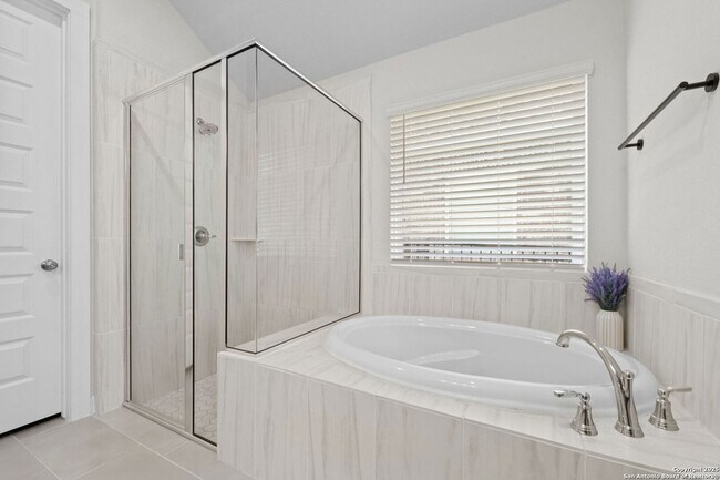 Building Photo - 143 Maravillas