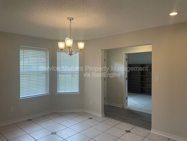 Building Photo - 5728 Dove Dr