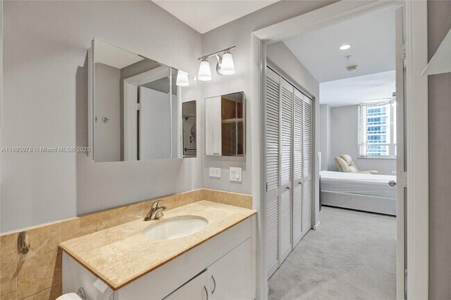Building Photo - 801 Brickell Key Blvd
