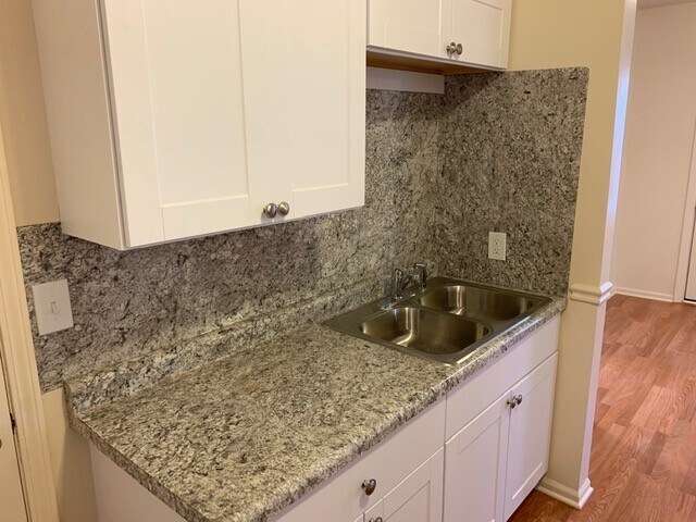 Building Photo - $910.00 - 2 Beds | 1 Bath House in Burton with a basement & deck