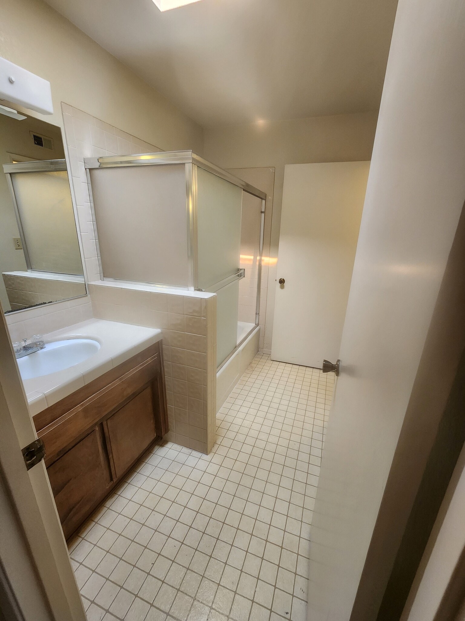 Building Photo - 5913 Auburn Oaks Dr