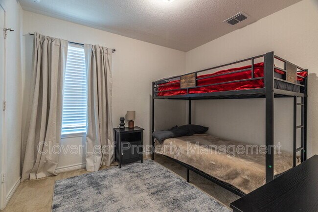Building Photo - 10406 Labrado Dr