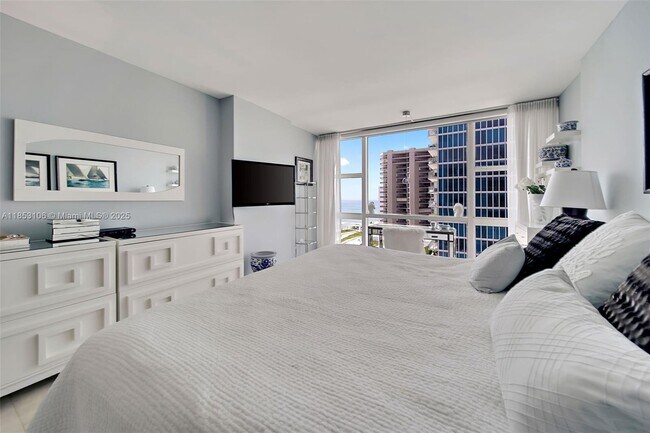 Building Photo - 6801 Collins Ave