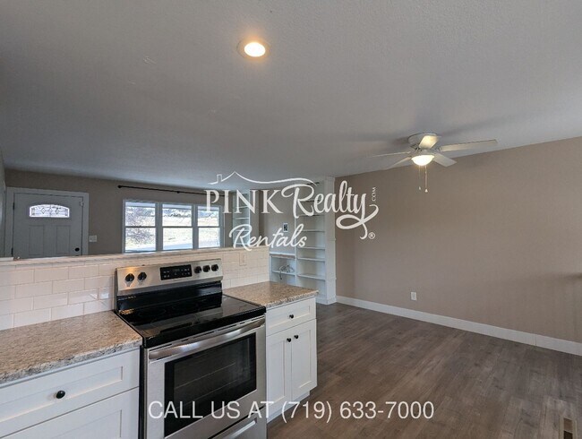 Building Photo - 2545 Lelaray St