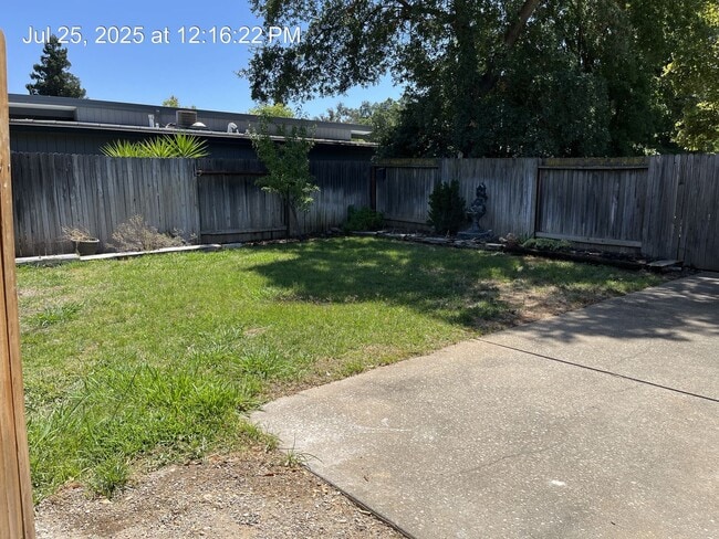 Building Photo - Old Elk Grove 1/2-Plex
