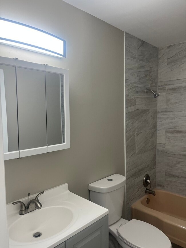 Building Photo - 7831 Roberts Rd