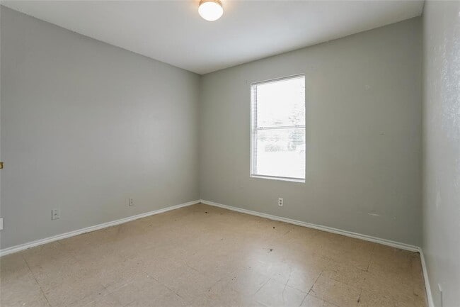 Building Photo - 6801 Stonleigh Pl