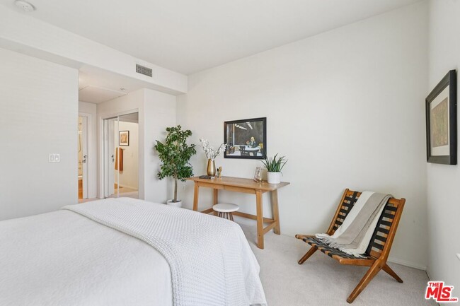 Building Photo - 100 S Alameda St