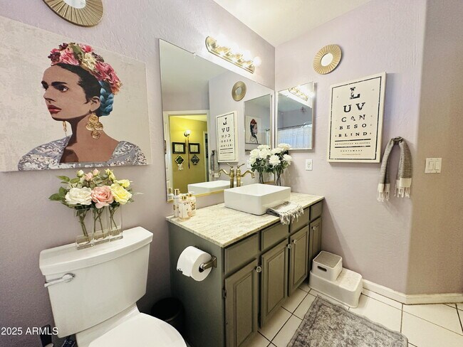 Building Photo - 727 W Mendoza Cir