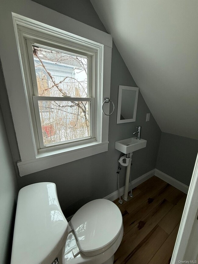 Building Photo - 7 Mulberry St