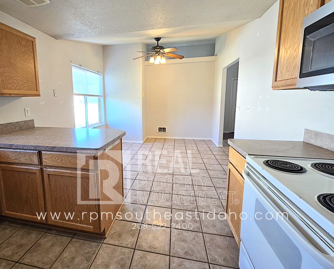 Building Photo - Spacious & Updated 2 Bedroom, 2 Bathroom Twin Home in Ammon with Fenced Backyard and Hookups (Ida...