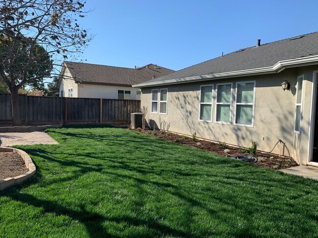 Building Photo - Coming up FOR SALE! Like New Super clean 3/2 West Fresno single story in Central Unified