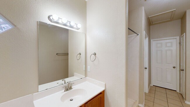 Building Photo - $2,095 FOR A GORGEOUS HOME BY FORT HOOD!