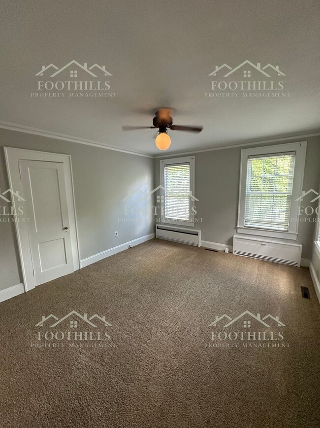Building Photo - Beautifully updated cottage! 3-Bedroom/2-B...
