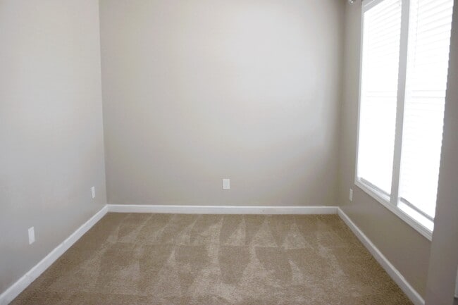 Building Photo - 2143 Stafford Dr