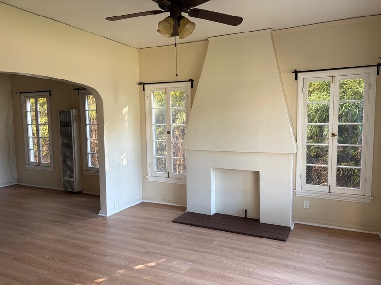 Building Photo - 1160 N Raymond Ave