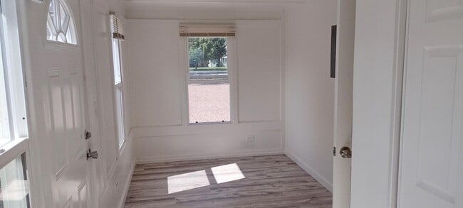 Building Photo - 407 11th Ave