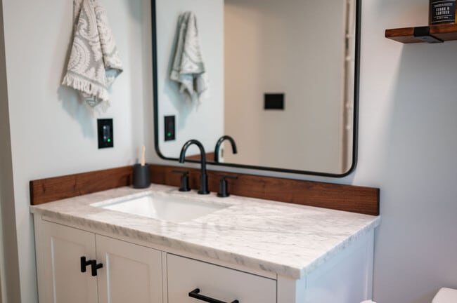 Building Photo - 926 Herrin Ave