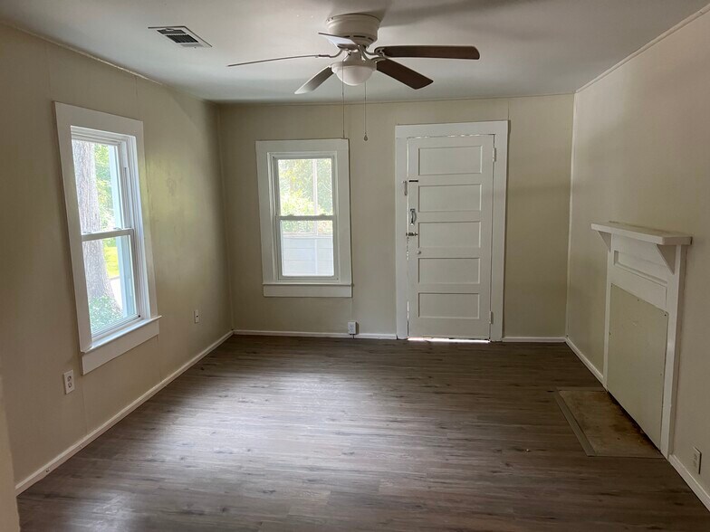 Building Photo - 18 Walnut St