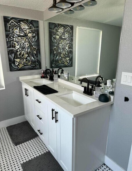 Building Photo - 615 SW 9th St