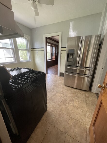 Kitchen - 2654 E 130th St