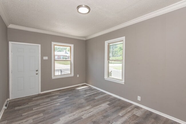 Building Photo - 8819 North Ave