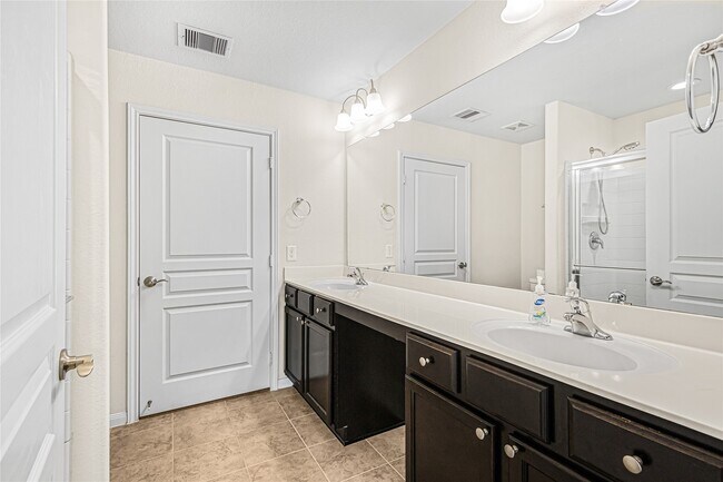 Building Photo - 3710 Saddlebag Way