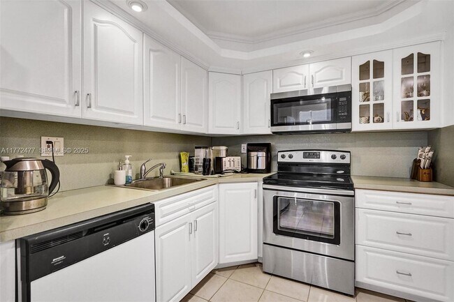 Building Photo - 3180 S Ocean Dr