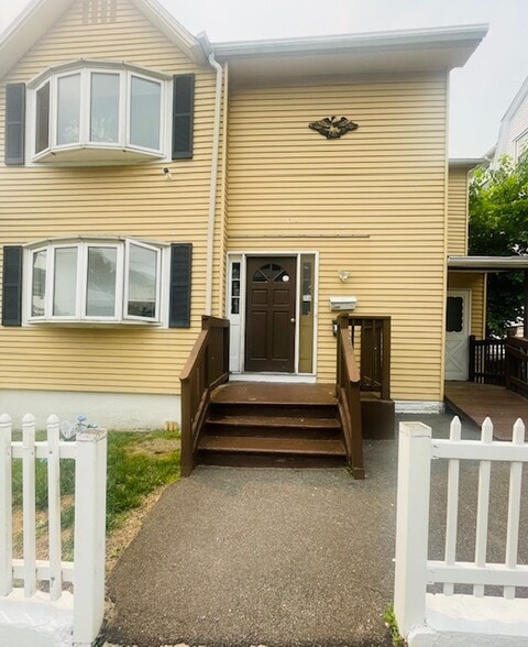 Primary Photo - 33 Howard St