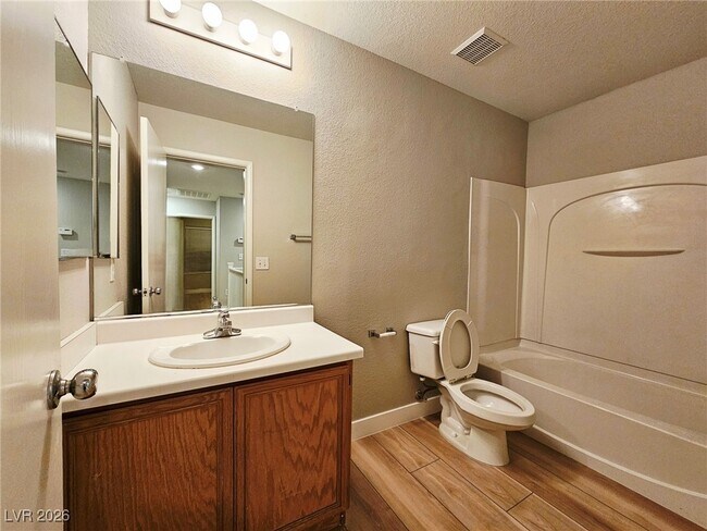 Building Photo - 3924 Sweet Pine St